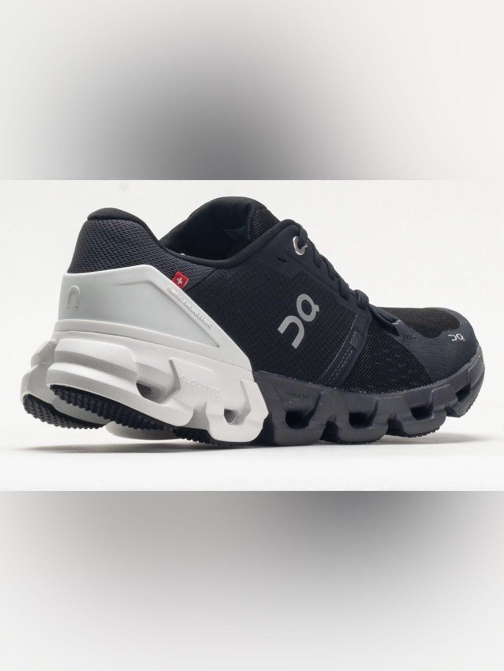 On Cloudflyer 4 Women’s Black/White 11W - Picture 5 of 16